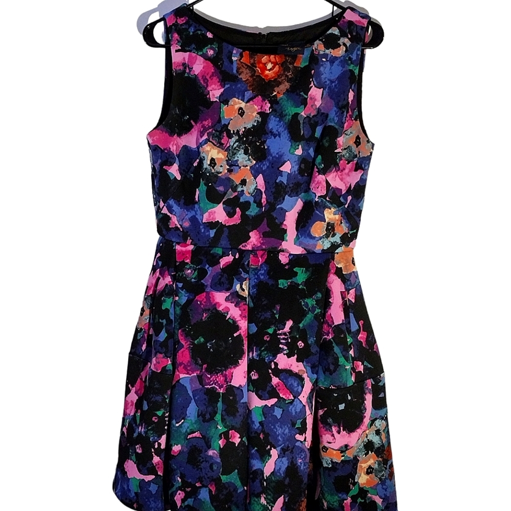 Taylor floral dress with flare bottom